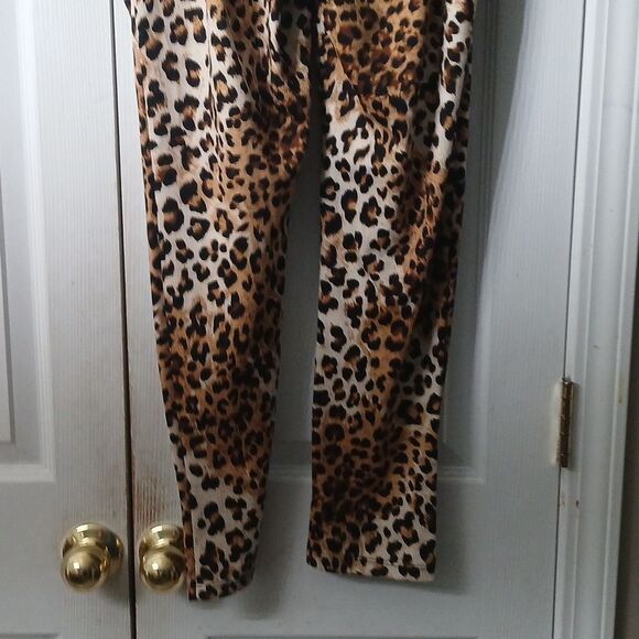 DGNY cheetah print leggings with pockets Sz L NWOT - Picture 6 of 8
